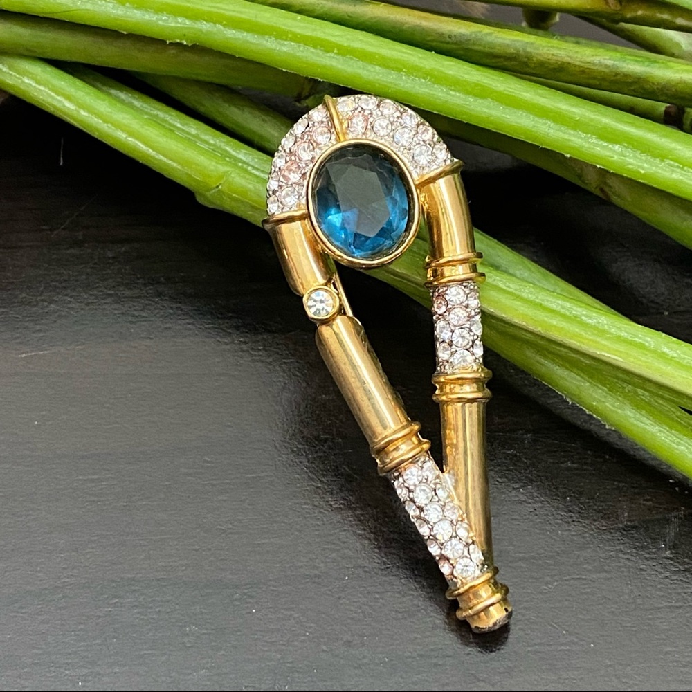 Vintage Regency Accessories Blue Sapphire Rhinestones Brooch